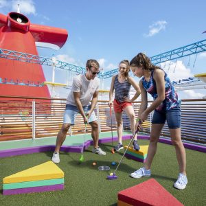 CAR_NY_J18_0050_CCL_Horizon_SportsSquare_MiniGolf_05812_RGB_150dpi_v4 CAR_NY_J18_0050_CCL_Horizon_SportsSquare_MiniGolf_05812_RGB_150dpi_v4