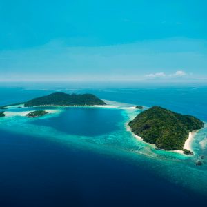 bawah_&_5_islands_view_from_the_plane (1)